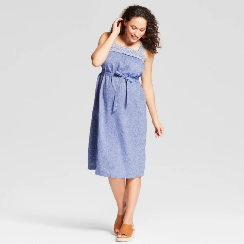 Isabel Maternity chambrey embrodery woven tank dress missing belt SZ L